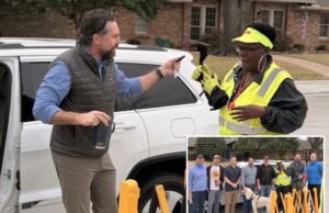 O ‘clube dos pais’ da escola primária do Texas presenteia o amado guarda de trânsito com um jipe depois que o carro dela quebrou: ‘Vamos ajudar a cuidar dela’ O 'clube dos pais' da escola primária do Texas presenteia o amado guarda de trânsito com um jipe depois que o carro dela quebrou: 'Vamos ajudar a cuidar dela'
