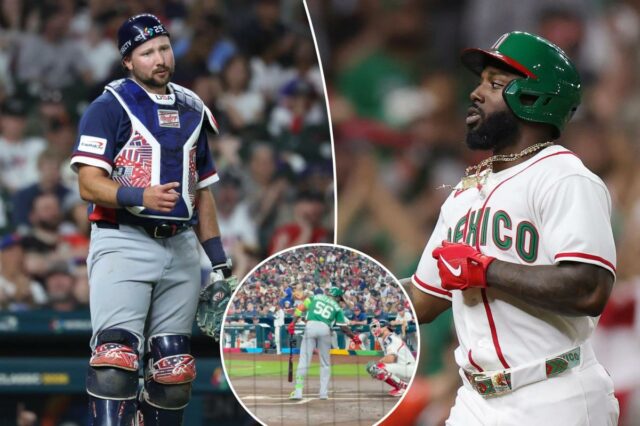 Randy Arozarena rebatendo, com um receptor atrás dele e uma bola de beisebol no ar.