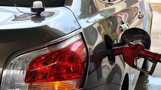 O conflito no Irã ameaça os preços dos combustíveis, veja como economizar na gasolina do carro sem gastar dinheiro
