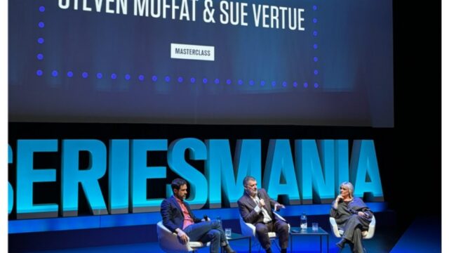 O criador de 'Sherlock' Steven Moffat e a produtora Sue Vertue no novo programa 'Number 10' - uma 'comédia dramática no local de trabalho mais ridículo'
