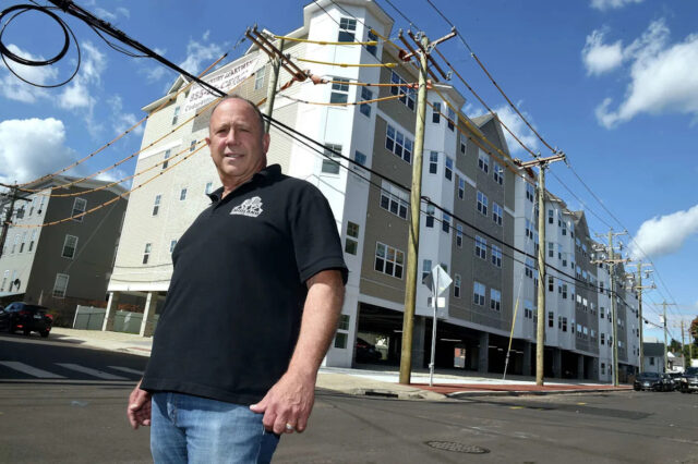 O desenvolvedor Shelton propõe um plano de condomínio de 48 Yahoo news home