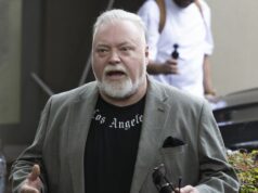 O dia de Kyle Sandilands no tribunal enquanto a guerra contratual de US$ 100 milhões esquenta O apresentador de rádio Kyle Sandilands sai de casa em Vaucluse, 17 de março de 2026. Imagem 2