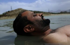 O diretor de ‘A Dog Called Money’, Seamus Murphy Preps, apresenta documentário sobre a resiliente família afegã reconstruindo suas vidas em meio à guerra e ao exílio O diretor de 'A Dog Called Money', Seamus Murphy Preps, apresenta documentário sobre a resiliente família afegã reconstruindo suas vidas em meio à guerra e ao exílio