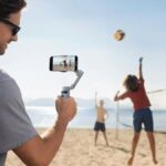 O estabilizador de cardan DJI Osmo Mobile 7 voltou a ter um preço recorde na Amazon