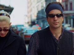 O estilo de John F. Kennedy Jr. está em toda parte. Mas ele pode receber o crédito por isso? JFK Jr. e Blair Underwood com sua ex-esposa, Desiree DaCosta.