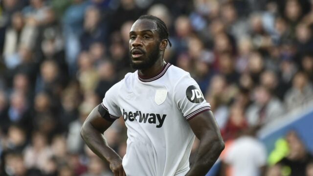 O ex-atacante do West Ham United Antonio se junta ao O ex-atacante do West Ham United Antonio se junta ao Al-Sailiya do Catar e retorna ao futebol de clubes pela primeira vez desde o acidente de carro