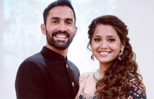O ex-jogador de críquete Dinesh Karthik e sua esposa Dipika Pallikal dão as boas-vindas a uma menina O ex-jogador de críquete Dinesh Karthik e sua esposa Dipika Pallikal dão as boas-vindas a uma menina