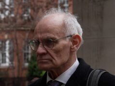 O ex-ministro conservador Crispin Blunt admite quatro acusações de posse de drogas, incluindo cannabis e metanfetamina O ex-ministro conservador Crispin Blunt é culpado de quatro acusações de posse de drogas, incluindo cannabis e metanfetamina