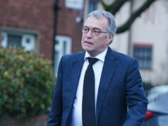 O ex-ministro do Trabalho Phil Woolas, que foi confrontado por Joanna Lumley ao vivo na TV, morre de câncer no cérebro aos 66 anos O ex-ministro do Trabalho Phil Woolas (foto) faleceu no sábado após uma corajosa batalha contra o câncer no cérebro