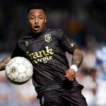 O ex-talento do Man Utd, Dillon Hoogewerf, elogiado pelo técnico, 'nunca experimentou nada assim' em 30 anos