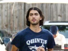 O filho de Michael Jackson, Bigi – ex-Cobertor – mostra uma expressão animada durante um raro passeio Bigi Jackson, filho do falecido Michael Jackson, foi flagrado almoçando com amigos em Los Angeles no domingo