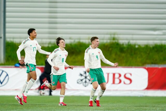 O garoto-prodígio do Man United marca dois gols internacionais para continuar em forma imparável
