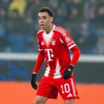 O garoto-prodígio do Man Utd, Noah Ajayi, está trilhando o mesmo caminho que Jamal Musiala