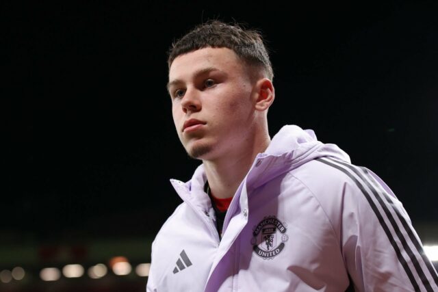 O garoto-prodígio do Man Utd, de 16 anos, marca na goleada por 3 a 0 contra o Blackburn, enquanto JJ Gabriel se recupera entre os gols, a busca pelo título continua
