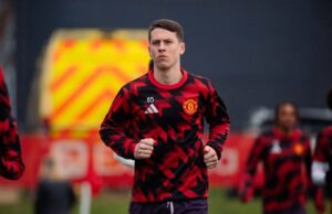 O garoto-prodígio do Man Utd está provando por que é comparado a Roy Keane, brilhando para Darren Fletcher – Opinião O garoto-prodígio do Man Utd está provando por que é comparado a Roy Keane, brilhando para Darren Fletcher - Opinião