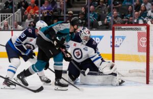 O gol do pivô novato na prorrogação leva Sharks à vitória sobre Winnipeg Jets O gol do pivô novato na prorrogação leva Sharks à vitória sobre Winnipeg Jets