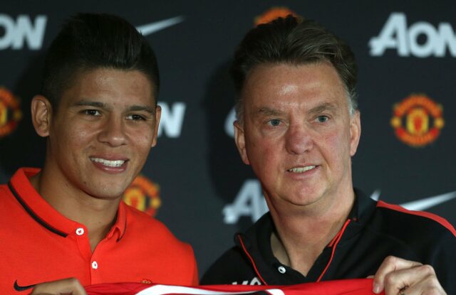 O grande fato de Louis van Gaal e Marcos Rojo O grande fato de Louis van Gaal e Marcos Rojo que refuta a afirmação de Paul Scholes de 'assinatura da FIFA'