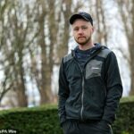 Nathan Newby (foto), 35 anos, de Leeds, West Yorkshire, convenceu Mohammad Farooq a não prosseguir com a atrocidade no Hospital St James's da cidade em 20 de janeiro de 2023