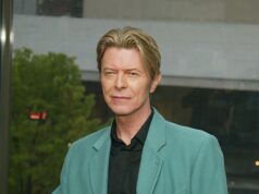 O hiato do festival de Glastonbury será preenchido com um “grande concerto de caridade em homenagem ao falecido David Bowie apresentando os maiores jovens artistas do mundo” – dez anos depois da trágica morte do cantor icônico A BBC está planejando preencher a lacuna em forma de Glastonbury em sua programação com um grande concerto beneficente em homenagem ao falecido David Bowie (foto em 2003)