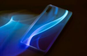 O iPhone ainda existirá daqui a 50 anos, diz a Apple – e nenhum executivo de IA O iPhone ainda existirá daqui a 50 anos, diz Apple | Uma representação de aparência efêmera de uma placa de vidro