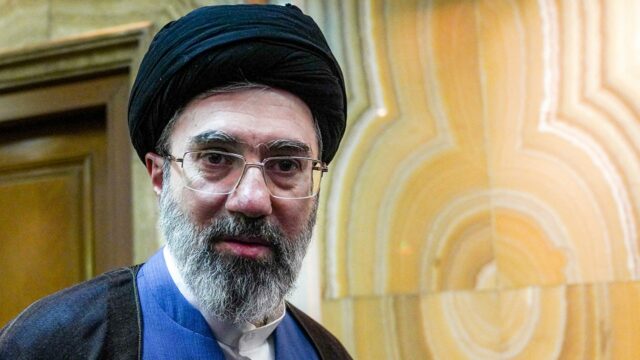 O líder supremo do Irã, Mojtaba Khamenei, 'funciona mal' e não controla o regime, dizem fontes
