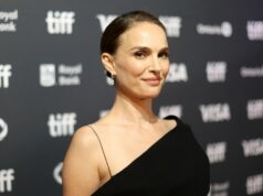 O maiô lisonjeiro de Natalie Portman tem um sósia de US $ 37 trajes de banho