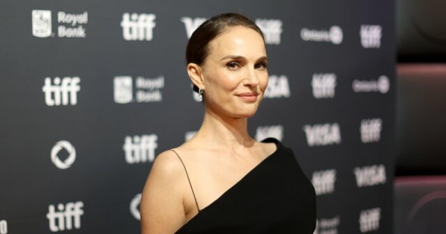 O maiô lisonjeiro de Natalie Portman tem um sósia de trajes de banho