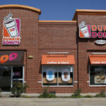 O secretário de Saúde e Serviços Humanos, Robert F. Kennedy Jr., chega para uma reunião da Comissão Make America Healthy Again (MAHA) na sede do Departamento de Saúde e Serviços Humanos em Washington, DC, em 9 de setembro de 2025. (Francis Chung/POLITICO via AP Images)