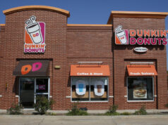 O mais novo inimigo de RFK Jr.: café gelado O secretário de Saúde e Serviços Humanos, Robert F. Kennedy Jr., chega para uma reunião da Comissão Make America Healthy Again (MAHA) na sede do Departamento de Saúde e Serviços Humanos em Washington, DC, em 9 de setembro de 2025. (Francis Chung/POLITICO via AP Images)