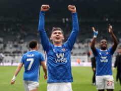 O meio-campista de 18 anos da Premier League acabou de provar que deveria ser o alvo de transferência do Man Utd como escolha adormecida, ele está marcando a caixa de Ineos – Opinião O meio-campista de 18 anos da Premier League acabou de provar que deveria ser o alvo de transferência do Man Utd como escolha adormecida, ele está marcando a caixa de Ineos - Opinião