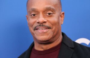 O personagem de longa data do ‘NCIS’ de Rocky Carroll, Leon Vance, está morto (e está tudo bem para ele) O personagem de longa data do 'NCIS' de Rocky Carroll, Leon Vance, está morto (e está tudo bem para ele)