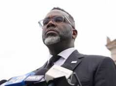 O prefeito de Chicago, Brandon Johnson, dobra sua aposta na defesa de estrangeiros ilegais O prefeito de Chicago, Brandon Johnson, dobra sua aposta na defesa de estrangeiros ilegais