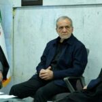 Equipe de emergência trabalha no local de uma greve