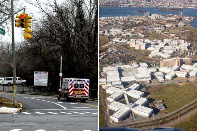 Uma ambulância se afasta da placa de entrada para Rikers Island, que exibe 