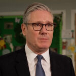 O primeiro-ministro do Reino Unido, Starmer, diz que não há ameaça do Irã à Grã-Bretanha e pede desescalada