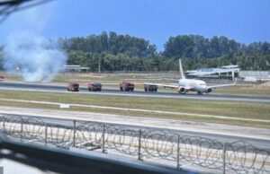 O principal aeroporto da Tailândia foi fechado quando o voo da Air India desabou na pista em um pouso horrível Um avião da Air India Express pousou de nariz na pista do Aeroporto Internacional de Phuket, resultando no fechamento temporário da pista