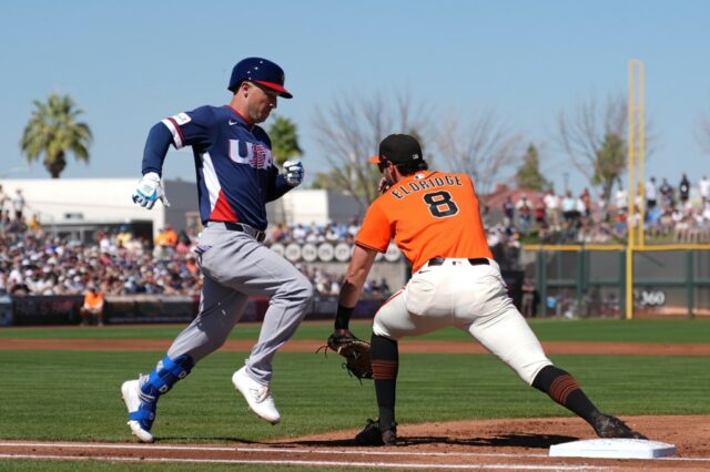 O principal candidato do SF Giants, Eldridge, recebe incentivo dos O principal candidato do SF Giants, Eldridge, recebe incentivo dos ídolos na derrota para o time dos EUA
