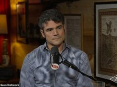 O principal chefe antiterrorista de Trump quebra o silêncio sobre a renúncia chocante devido à guerra do Irã em entrevista explosiva a Tucker Carlson… e revela o que o presidente DEVERIA ter feito em vez disso Joe Kent continuou a culpar Israel pelo envolvimento dos EUA na Guerra do Irão, continuando a argumentar que uma ameaça iminente de Teerão “simplesmente não existia”.