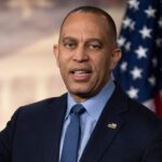 O principal democrata na Câmara dos EUA critica a “guerra imprudente de escolhas” de Trump