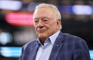 O proprietário dos Cowboys, Jerry Jones, descarta uma abordagem surpreendente sobre a possível negociação de Maxx Crosby Jerry Jones, Dallas Cowboys