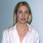 O publicitário Mao Padilha revela o método patenteado de tabela de assentos para desfiles de moda de Carolyn Bessette Kennedy