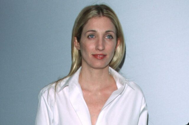 O publicitário Mao Padilha revela o método patenteado de tabela de assentos para desfiles de moda de Carolyn Bessette Kennedy
