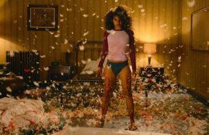 O público do teste de ‘Eles vão te matar’ fez com que o diretor suavizasse a violência contra Zazie Beetz O público do teste de 'Eles vão te matar' fez com que o diretor suavizasse a violência contra Zazie Beetz