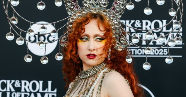 O que aconteceu com Chappell Roan no Brasil? Cantora responde a alegações de que sua segurança fez uma criança chorar
