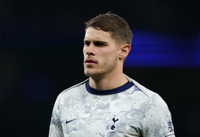 O que o Man Utd foi informado sobre a contratação de Micky van de Ven em meio a temores de rebaixamento do Tottenham
