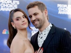 O que os apresentadores de ‘Age of Attraction’ Nick Viall e Natalie Joy disseram sobre sua diferença de idade 2022 People's Choice Awards - Chegadas