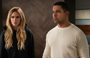 O que significa o beijo ‘NCIS’ de Torres e Bishop? Wilmer e Emily nos contam NCIS Wilmer e Emily revelam o que o beijo da reunião de Torres e Bishop significa que eles estão interligados