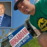 Rick Hogaboam posando ao lado de uma placa de campanha para