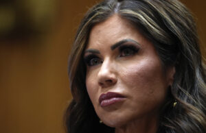 O reinado da rainha do cosplay Noem acabou – e todos estão felizes O reinado da rainha do cosplay Noem acabou - e todos estão felizes