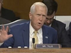 O republicano Thom Tillis ataca Kristi Noem O republicano Thom Tillis ataca Kristi Noem